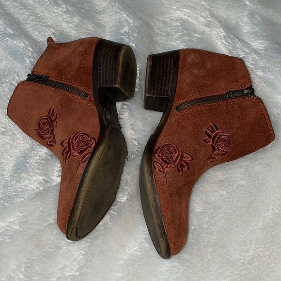 Lucky BRAND Womens Basel 5 Red Oak Embroidered Floral  Size 7m - Picture 5 of 10